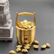 Bronze Creative Desktop Decoration Carved 'One Bucket Of Gold' Wealth Attracting Treasure Mini Water Bucket Custom Metal Craft