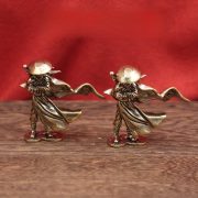 Retro Bronze Knight Figure Creative Desktop Decoration Chinese Martial Arts Style Heroine Sculpture Custom Metal Craft Ornament