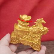 Lucky Money Overflow Golden Horse Bearing Treasure Ornaments Rotating Display Piece Wealth Brings Business Opening Gifts Living Room Decor - Image 4