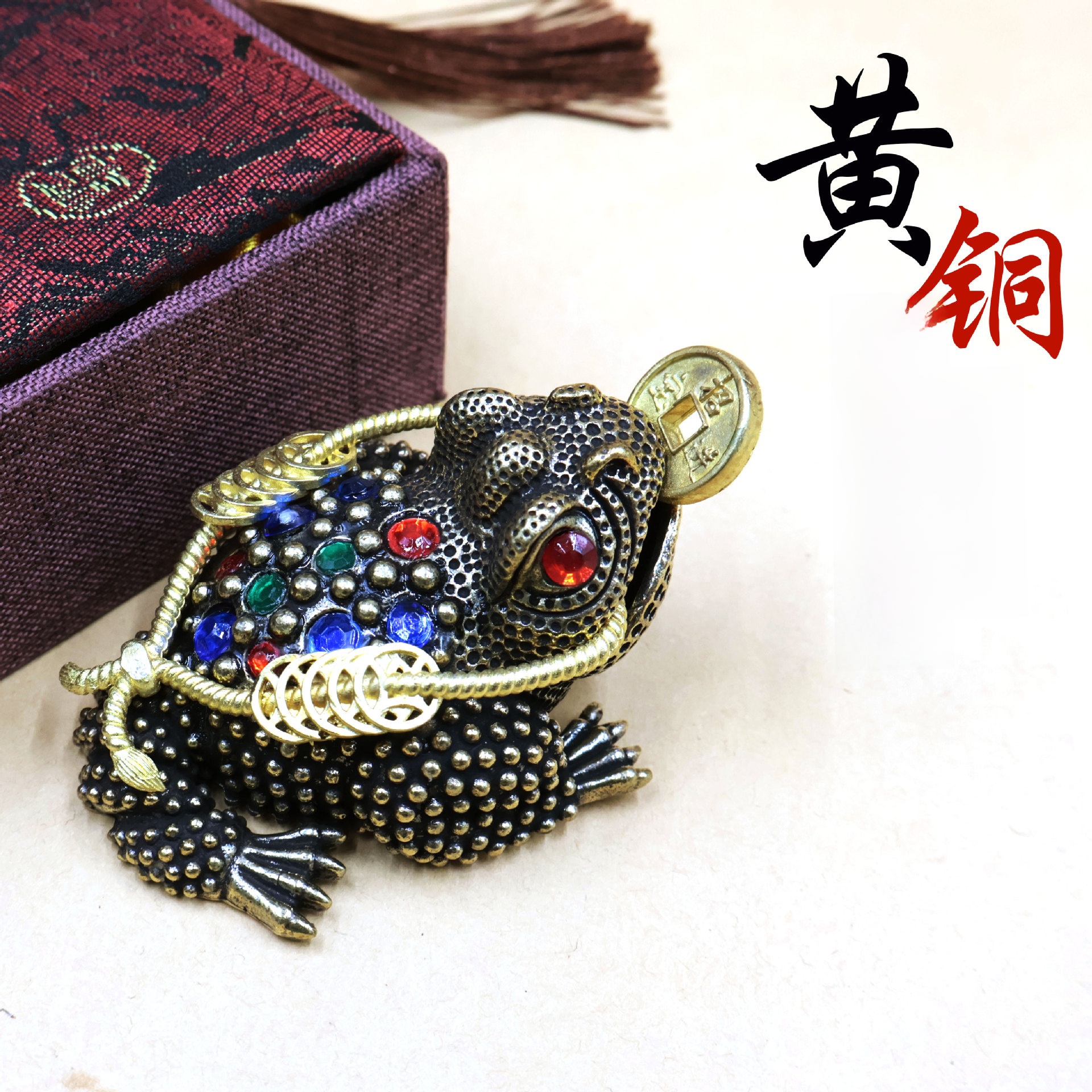 LA-808294962111_img0 Bronze Hollow Out Three-legged Toad Wealth Attractor Living Room Decorative Item Tea Pet Retired Vintage Design Diamond-Embedded - Image 1