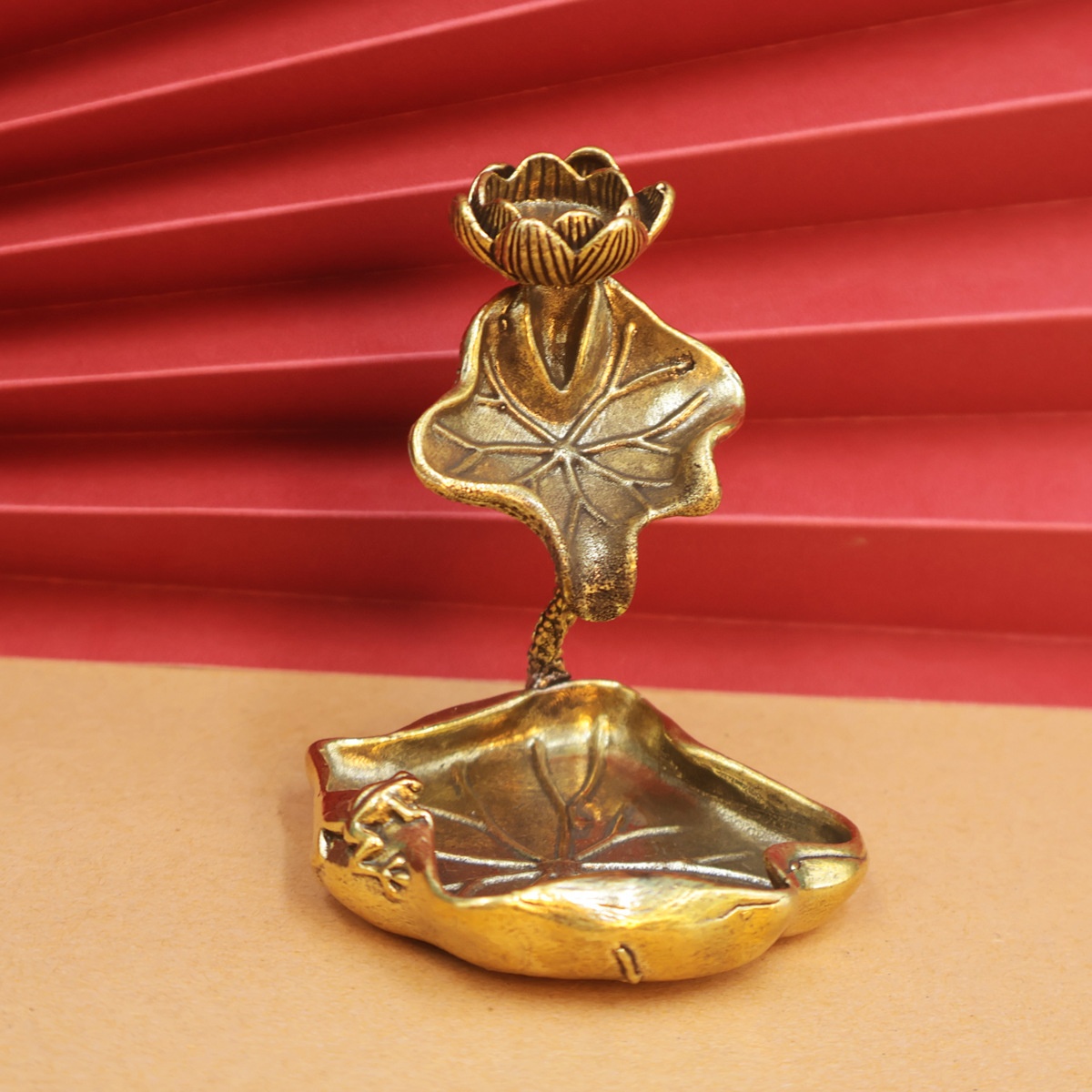 LA-820574610069_img0 Solid Brass Lotus Flower Reverse Flow Incense Copper Ornaments Chinese Style Tea Room Zen Frog Lotus Copper Tea Pet Mini Decorations - Image 1