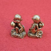 Aged Brass Monkey Offering Peach Desktop Decoration Miniature Sculpture Brass Tea Pet Gift Custom Metal Craft Ornament - Image 2
