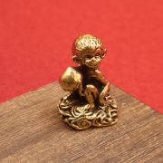 Aged Brass Monkey Offering Peach Desktop Decoration Miniature Sculpture Brass Tea Pet Gift Custom Metal Craft Ornament - Image 3