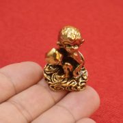 Aged Brass Monkey Offering Peach Desktop Decoration Miniature Sculpture Brass Tea Pet Gift Custom Metal Craft Ornament - Image 4