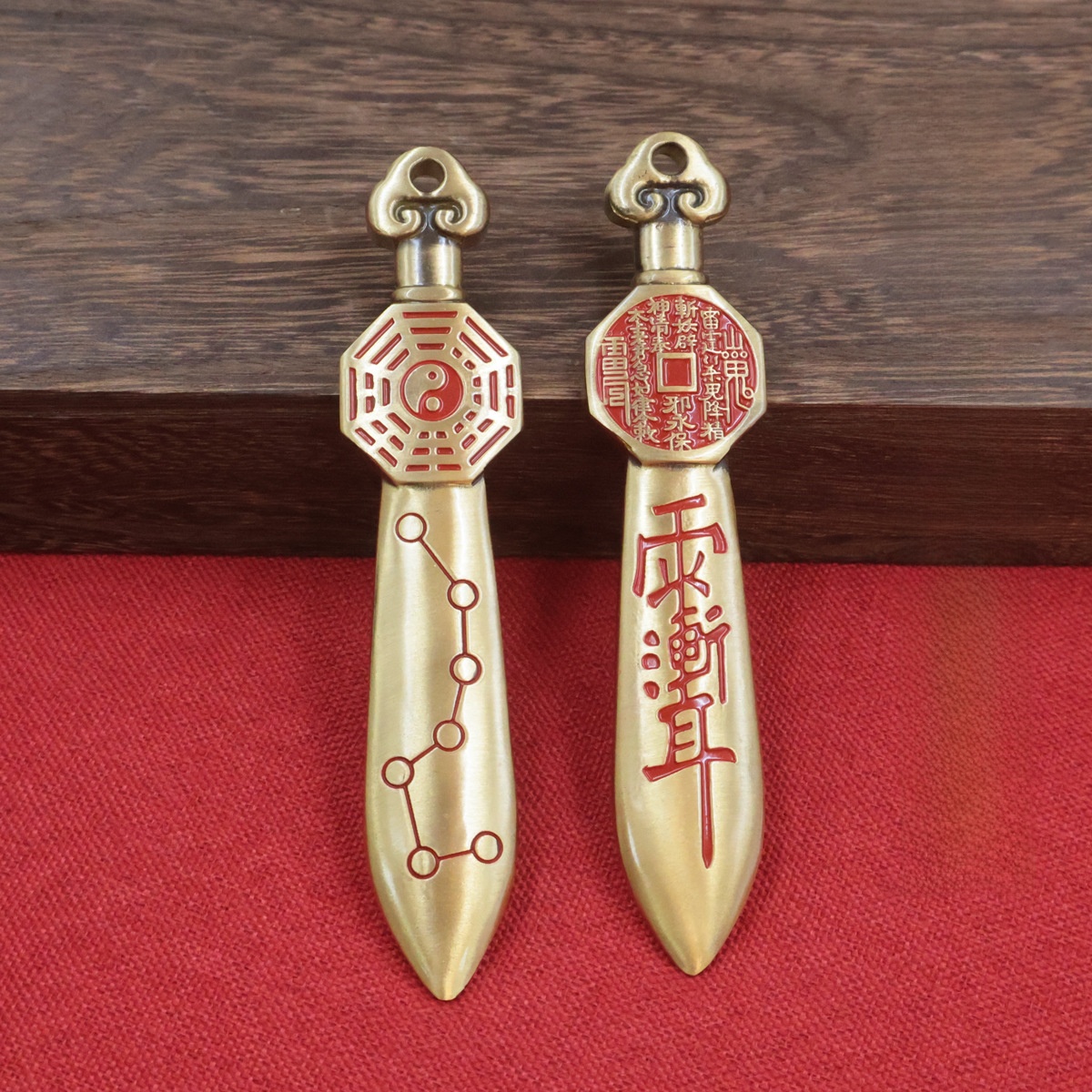 LA-846853388644_img0 Bronze Eight Trigrams Rain Gradually Ear Peace Amulet Home Entrance Ornament Gift Custom Metal Craft Decoration - Image 1