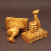 New Chinese Style Office Desktop Decoration Metal Yuanbao Rotating Wealth Attracting Craftwork Gift - Image 2