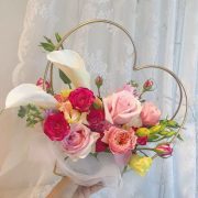 Custom Metal Basket Heart Shaped Flower Holder Handheld Boxed Floral Packaging Artisanal Ironware Round Square Bracket - Image 5