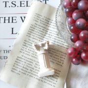 Customizable Decorative Ivory White Candlestick Ornaments Resin Craft For Live Broadcast Popular Street Stall Wholesale