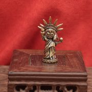 Bronze Statue of Liberty Creative Cartoon Style Desktop Decoration Cross-Border Hot Sale New Model Custom Metal Medal Badge - Image 4