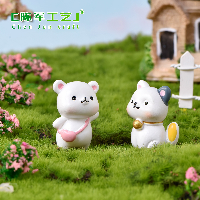 O1CN016rfkQS1cadF4UKje2_1031983617-0-cib.jpg 陈军工艺微景观卡通可爱挎包小熊松鼠恐龙创意摆件树脂工艺品摆件 - Image 1