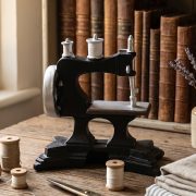 American Retro Customizable Decorative Ornament Sewing Machine Model Display Industrial Style Decorations For Clothing Stores And Cafes - Image 3