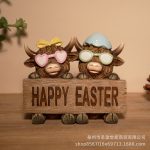 跨境欧式新复活节情侣拿牌高地牛情人节插牌氛围花园装饰创意摆件