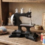 American Retro Customizable Decorative Ornament Sewing Machine Model Display Industrial Style Decorations For Clothing Stores And Cafes