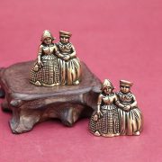 Retro Brass Double Dutch Couple Tabletop Decoration Handheld Collectible Small Copperware Custom Metal Medal Badge - Image 2