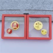 Custom Metal Medal Badge Red Chest Pin President Mao Zedong Memorial Multiangular Residency Emblem Transparent Red Box - Image 4