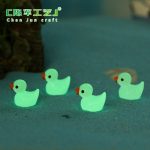 苔藓微景观夜光小黄鸭鸭公仔挂件创意装饰品配件树脂工艺品小摆件