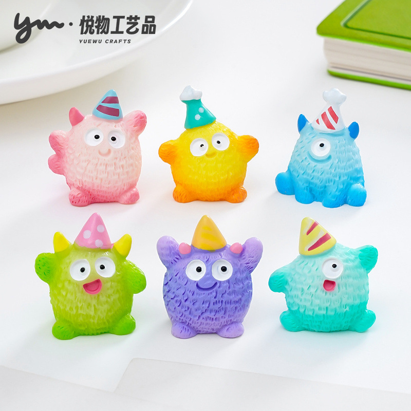 O1CN01LJi2QT1sHQvXdByNB_2217614395741-0-cib.jpg 可爱生日大眼仔小怪兽公仔萌粒 diy装饰品配件迷你车载桌面小摆件 - Image 1