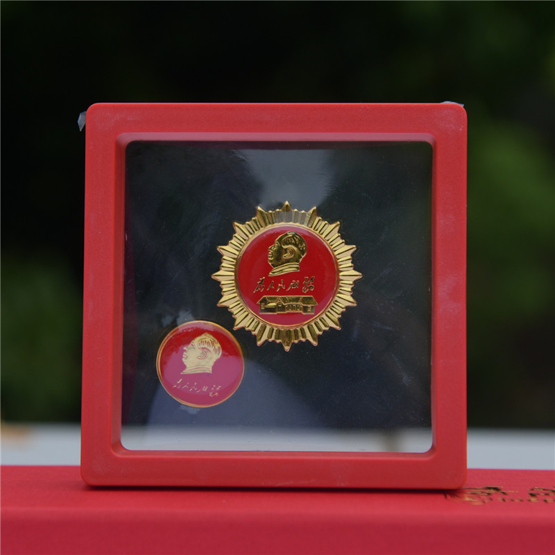 O1CN01QfugCC1HTfkvKSJX2_2201239640759-0-cib.jpg Custom Metal Medal Badge Red Chest Pin President Mao Zedong Memorial Multiangular Residency Emblem Transparent Red Box - Image 1