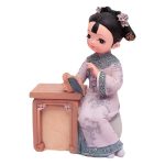 Retro Court Style Customizable Decorative Resin Ornament Cute Girl Figurine for Living Room Bedroom Home Decor Gifts