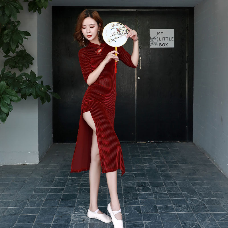 O1CN01VkAHXa1ZlfzFFdsbV_2214243235-0-cib.jpg Adult Stage Performance Costume Sexy High Slit Cheongsam Velvet Dance Outfit For Autumn Winter Performances And Practice - Image 1