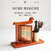 新款马年旋转相框摆台黄铜笔筒创意办公室茶桌马上起势六君子摆件 - Image 3