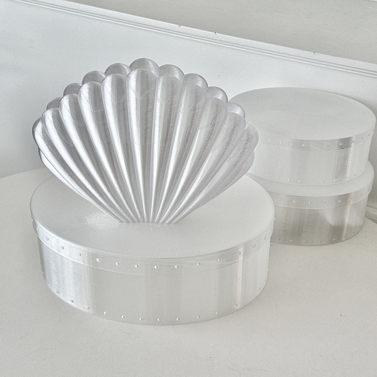O1CN01cdXitR1dl0HxOUpOB_2208453775-0-cib.jpg Retro Shell Vase Customizable Decorative Ornament for Home Decor Soft Furnishing Ideal for Sample Rooms and Background Walls - Image 1