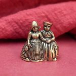 Retro Brass Double Dutch Couple Tabletop Decoration Handheld Collectible Small Copperware Custom Metal Medal Badge