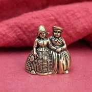 Retro Brass Double Dutch Couple Tabletop Decoration Handheld Collectible Small Copperware Custom Metal Medal Badge